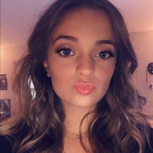 Meet your Posher, Caitlyn